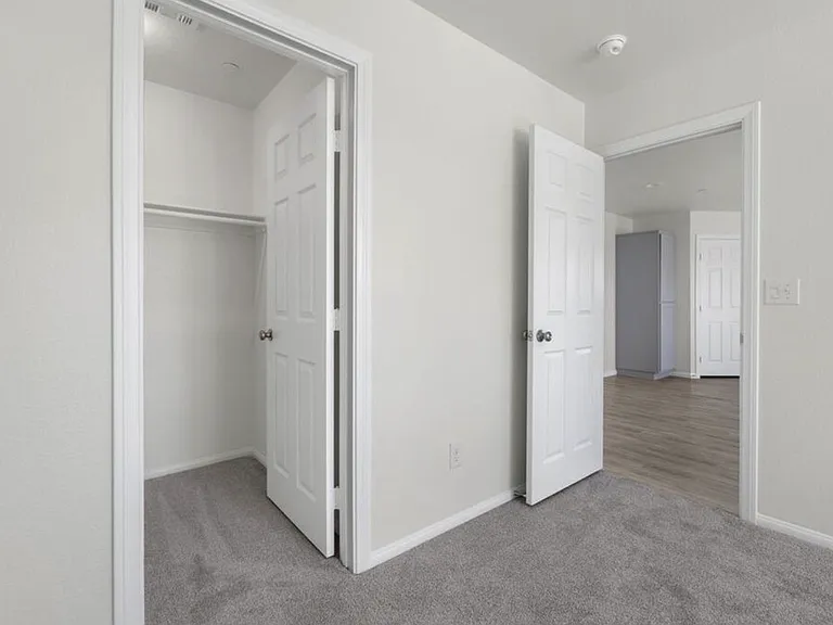 386 E Heil Ave — Photo 6