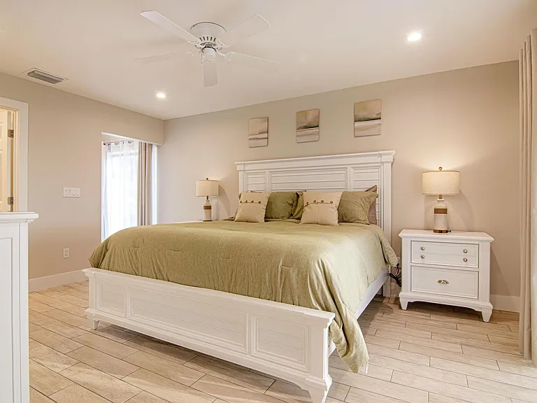 830 SW Santa Barbara Pl — Photo 15