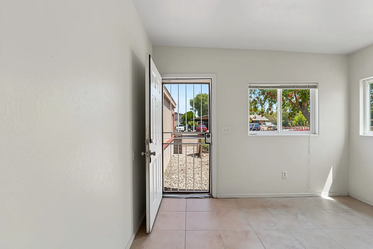 4 bed, 1750 sqft, $1,600 — Photo 2