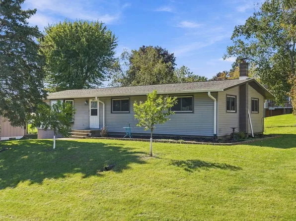 2615 Chicago St, Hazel Green, WI 53811
