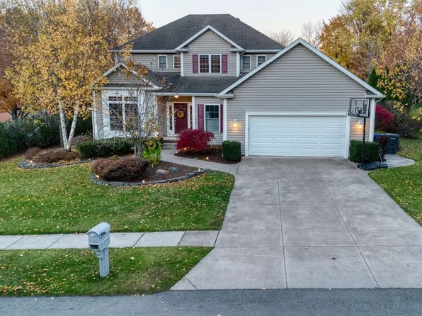 5313 Woodland Hills Cir, Erie, PA 16509