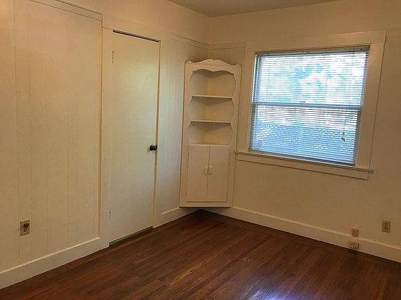 4th image of 725 Allerton St