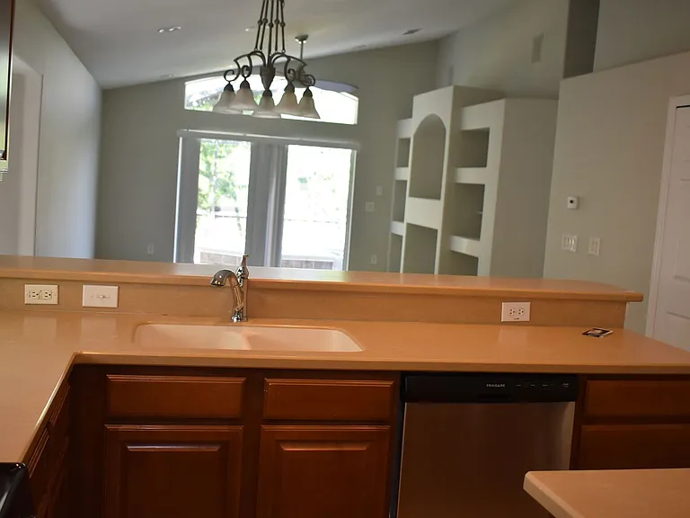 2415 Sabastian St — Photo 7