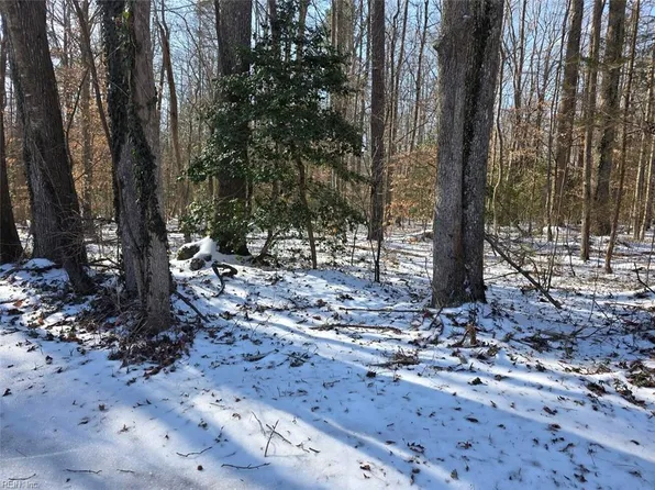 10 Whitetail Dr, Gloucester, VA 23061