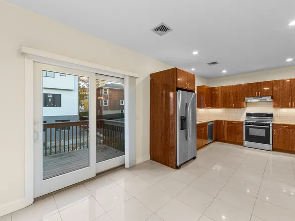 333 Lincoln Avenue image 11 of 37