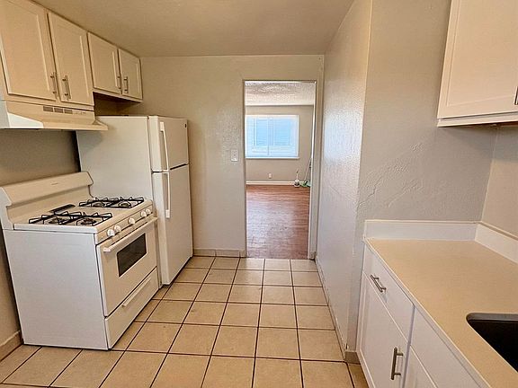 4th image of 2200-2214 Dayton St #2206