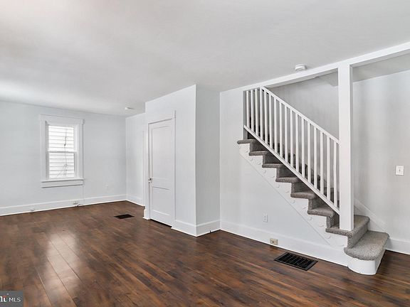 3rd image of 400 Linganore Ave
