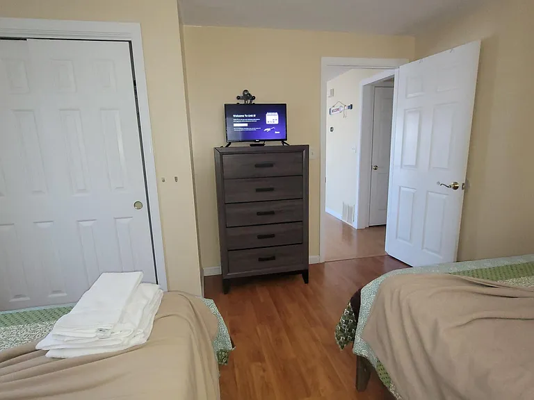 89 Ashworth Ave #8 — Photo 12
