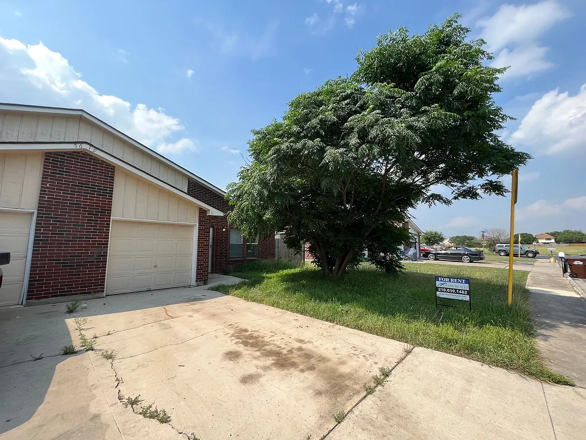 Building Photo - 5619 Lakebend West Dr #B
