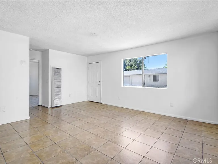 4039 Lorraine Dr #5 — Photo 8