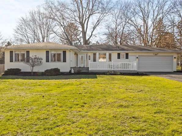 1725 Qualtrough Rd, Rochester, NY 14625