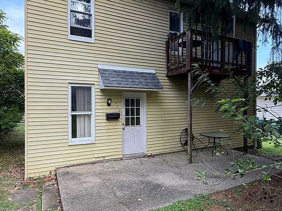 2nd image of 200 Gordon St