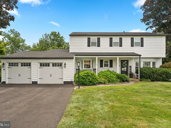 1521 Temple Dr, Maple Glen, PA 19002