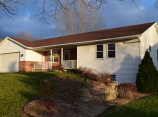 108 Sandy Ct, Mount Horeb, WI 53572