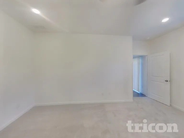 1940 Logan Ln — Photo 6