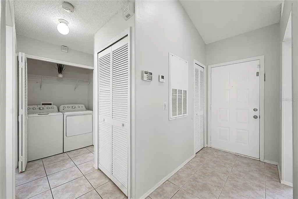 3 bed, 2.0 bath, 1149 sqft, $1,950 — Photo 3