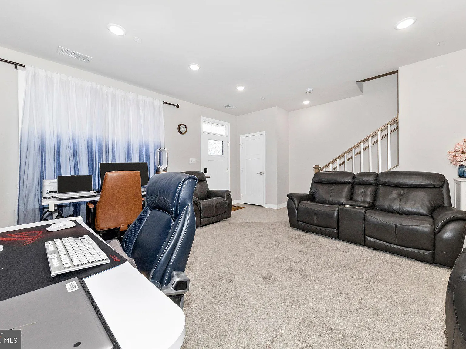 3 bed, 4.0 bath, 2280 sqft, $3,100 — Photo 4