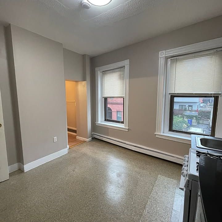 Building Photo 3