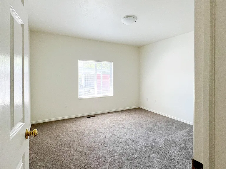 1441 S Main St — Photo 11
