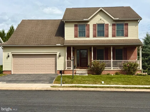 8 Sycamore Ct, Littlestown, PA 17340