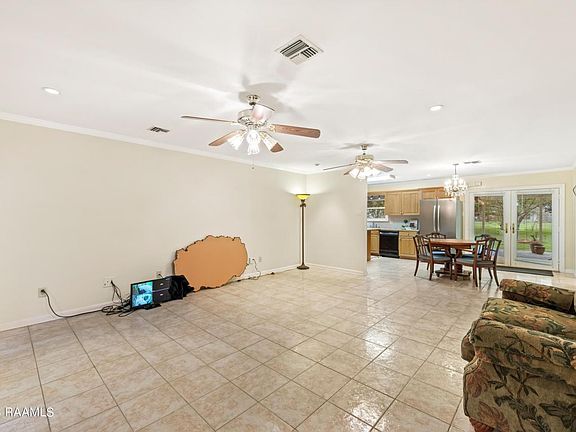 4th image of 211 Claudia Dr