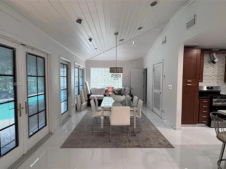 1332 Van Buren St — Photo 44
