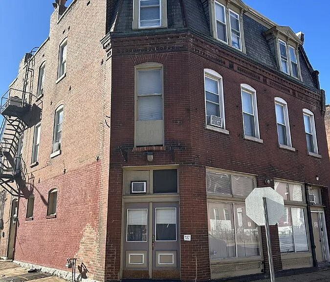 2700 Chippewa St #2E — Photo 2