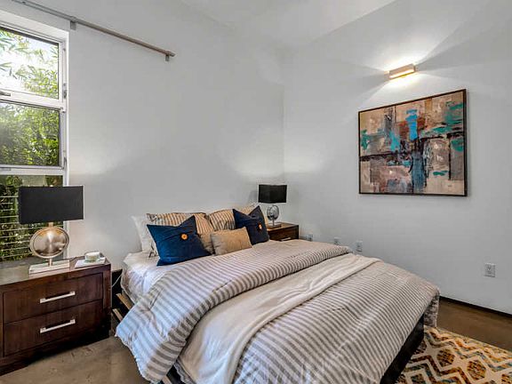3rd image of 611 N Bronson Ave APT 9