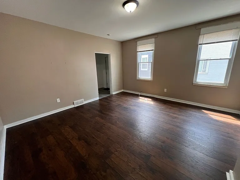 1104 Brabec St — Photo 5