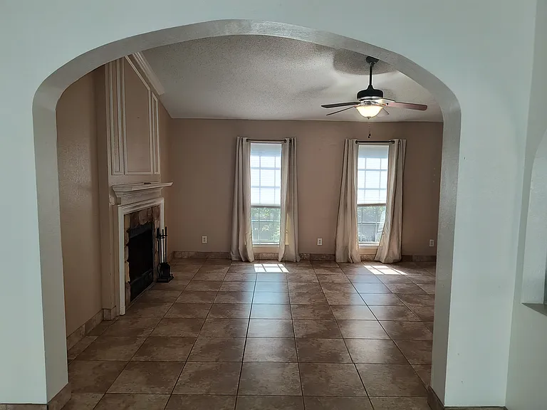 4110 Scotland Dr — Photo 4