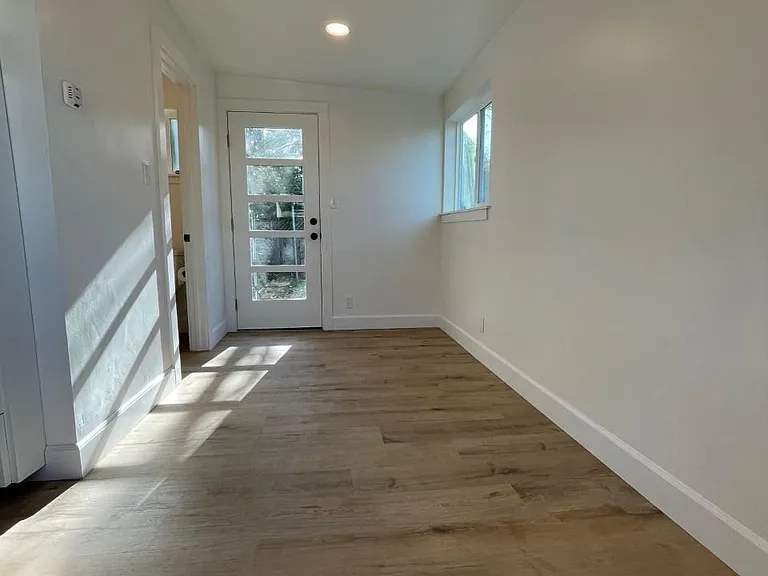 691 5th St W — Photo 17