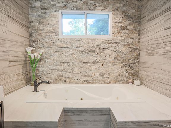 2nd image of 1553 Strawberry Road