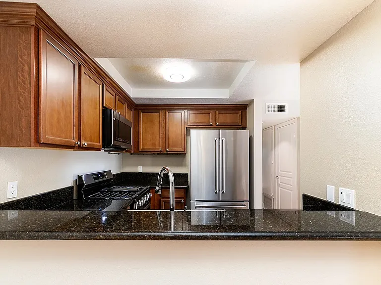 1633 S Bentley Ave #5H — Photo 7