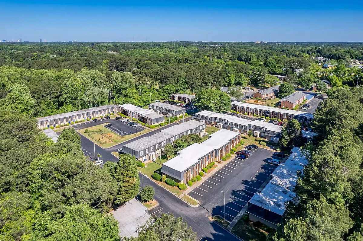 Building Photo - Covington Square Townhomes