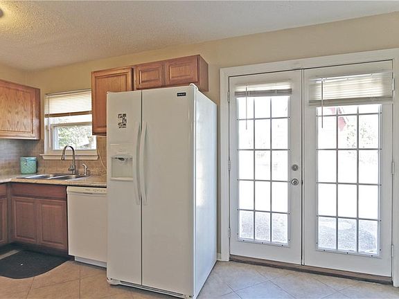 3rd image of 33 Gardenia Ln