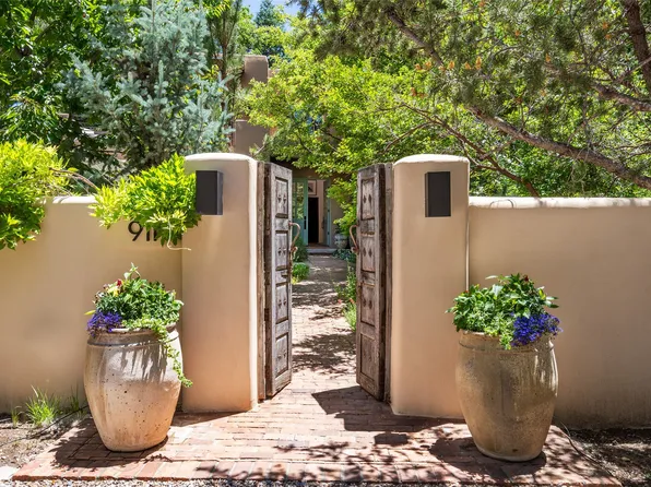 911 Camino Santander, Santa Fe, NM 87505