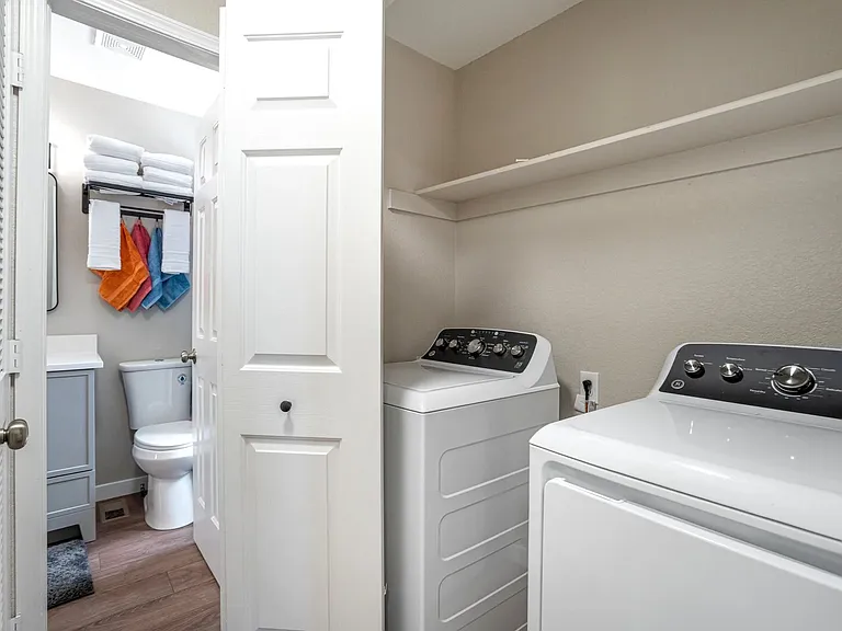 985 Apollo Ct — Photo 29