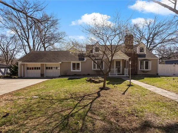 5707 N Robinhood Ln, Kansas City, MO 64151