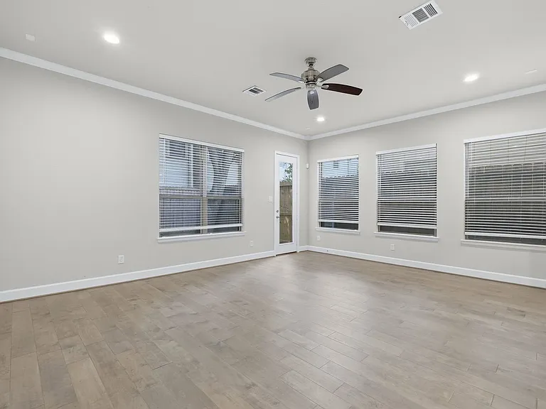 6011 Truro St #B — Photo 12
