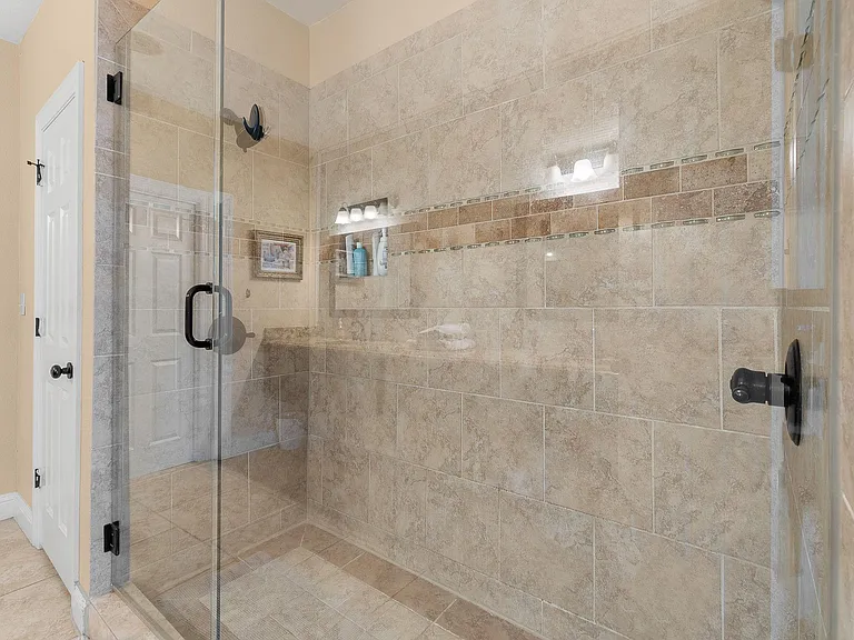 4001 Roswell St — Photo 16