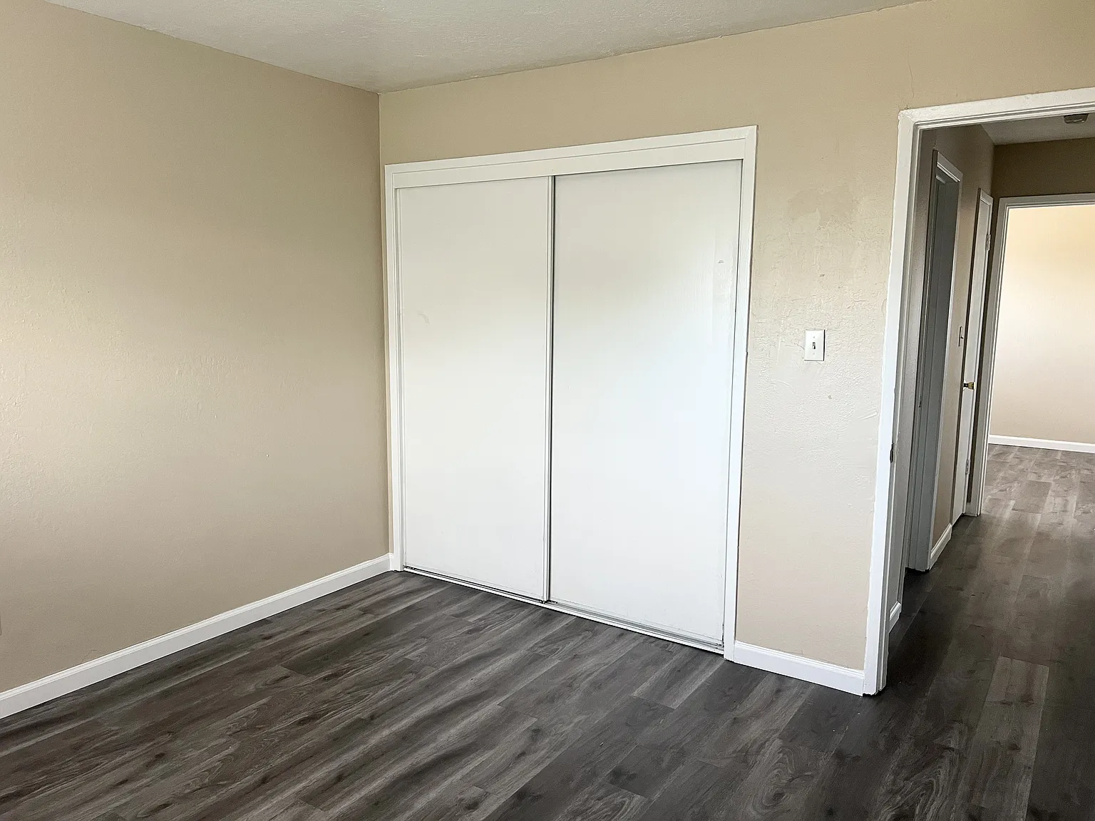 516 W Tregallas Rd — Photo 4