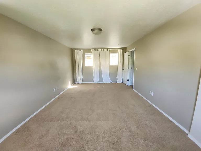 209 E Interlochen Ln — Photo 22