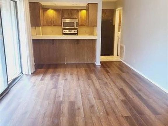 5th image of 412 N Oakwood Rd APT 201
