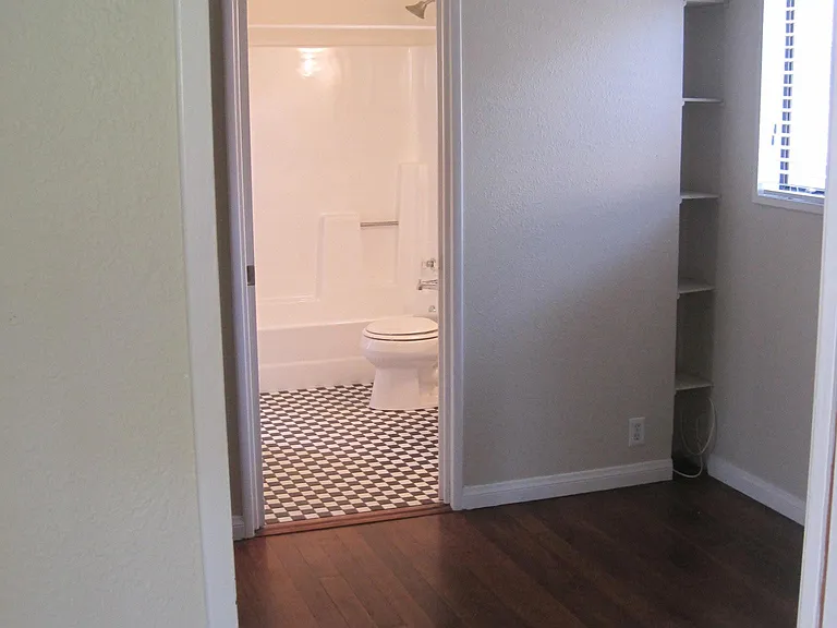 1768 Cable St — Photo 13