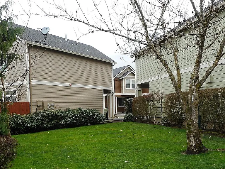 8646 NE Hyde Park Ln — Photo 28