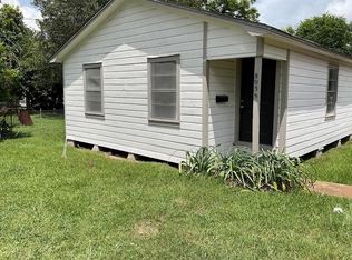805 E Calhoun St, El Campo, TX 77437