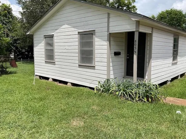 805 E Calhoun St, El Campo, TX 77437