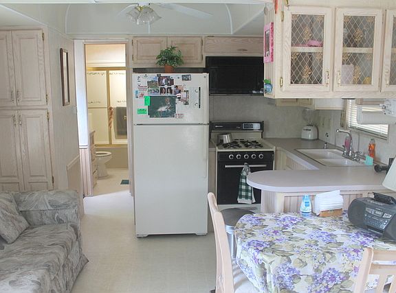 3rd image of 179 Fossil Cove Ln