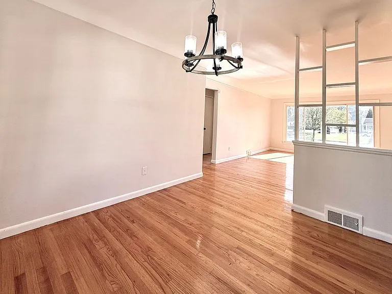 2180 Vernier Rd — Photo 8
