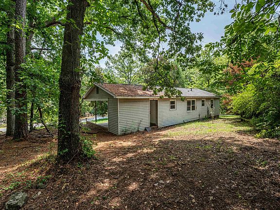 3rd image of 1001 Swan Ln